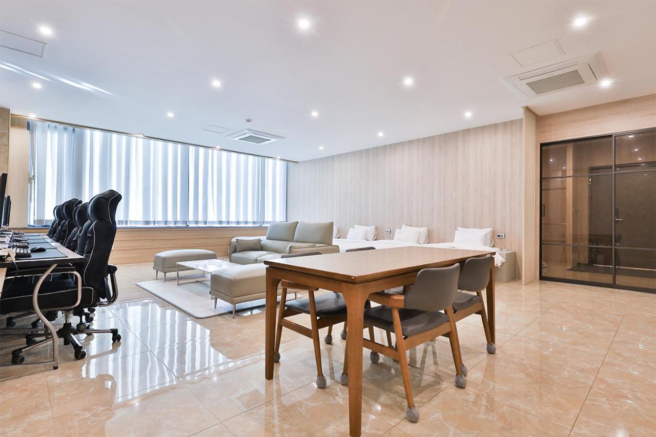 Seomyeon Ib Hotel Busan Exteriör bild