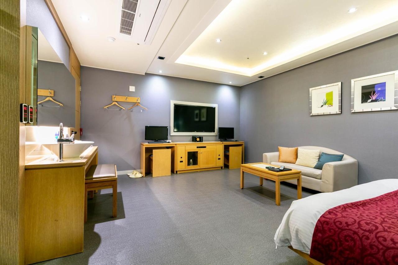 Seomyeon Ib Hotel Busan Exteriör bild
